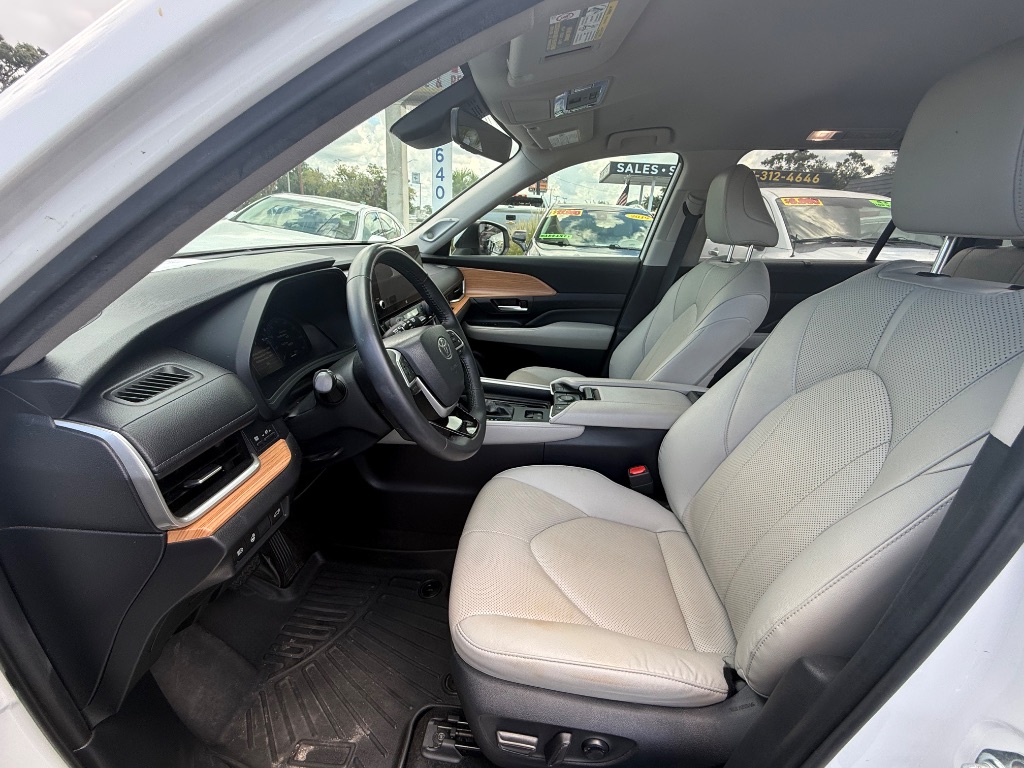 2024 Toyota Grand Highlander Limited - Photo 12
