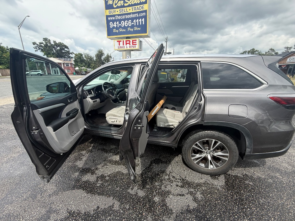 2016 Toyota Highlander XLE - Photo 8
