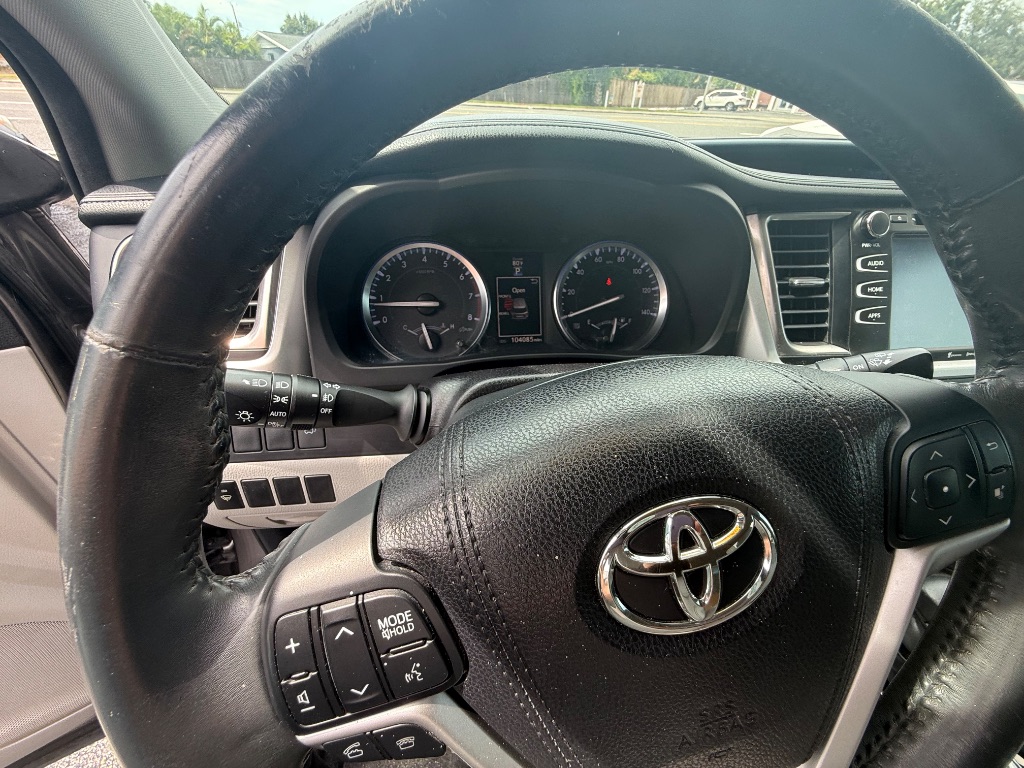 2016 Toyota Highlander XLE - Photo 11