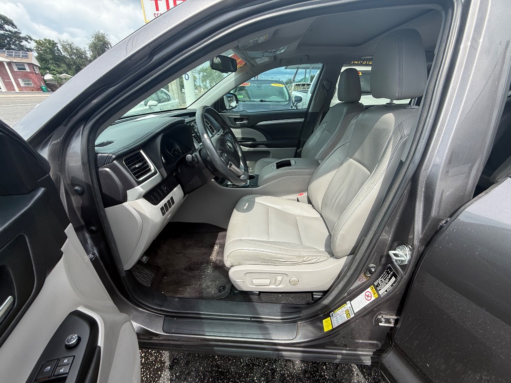 2016 Toyota Highlander XLE - Photo 7