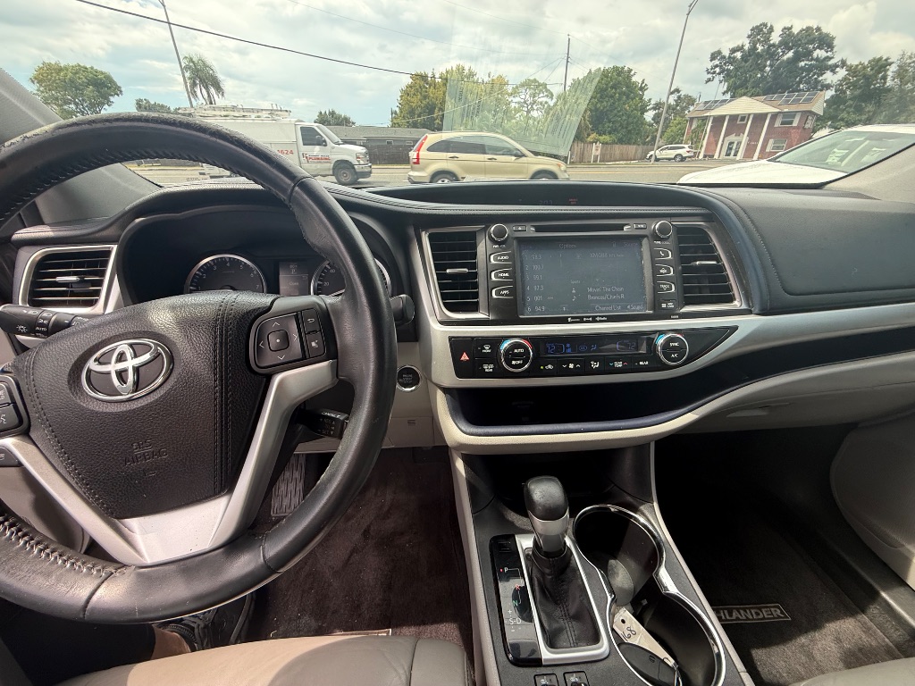 2016 Toyota Highlander XLE - Photo 14
