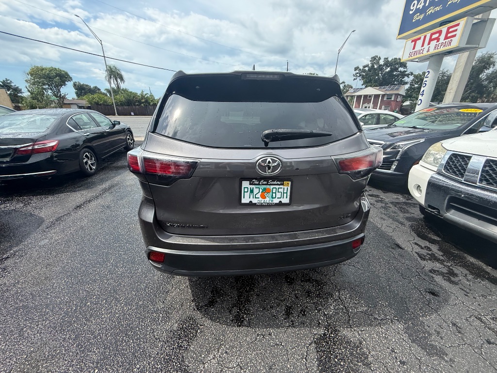 2016 Toyota Highlander XLE - Photo 6