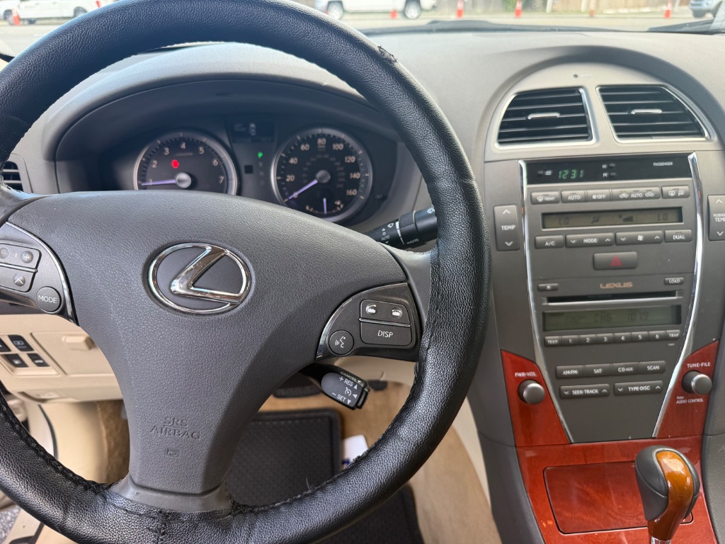 2011 Lexus ES 350 - Photo 15