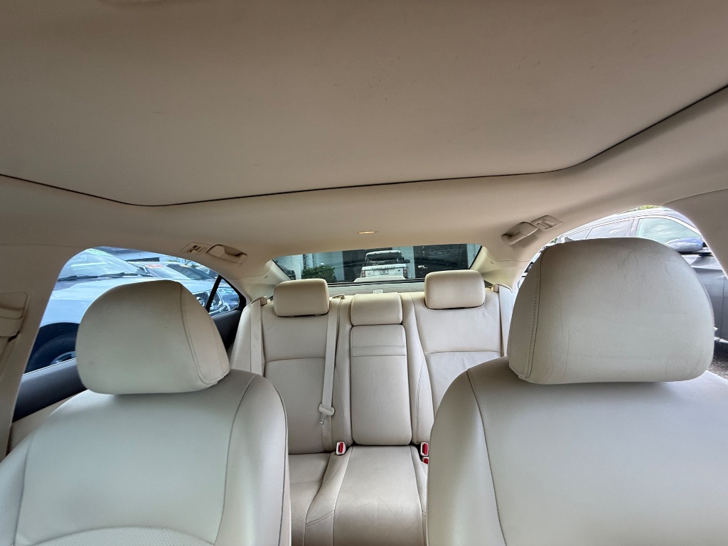 2011 Lexus ES 350 - Photo 17